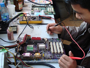 如何成为一名电脑维修员 从零开始的计算机维修指南